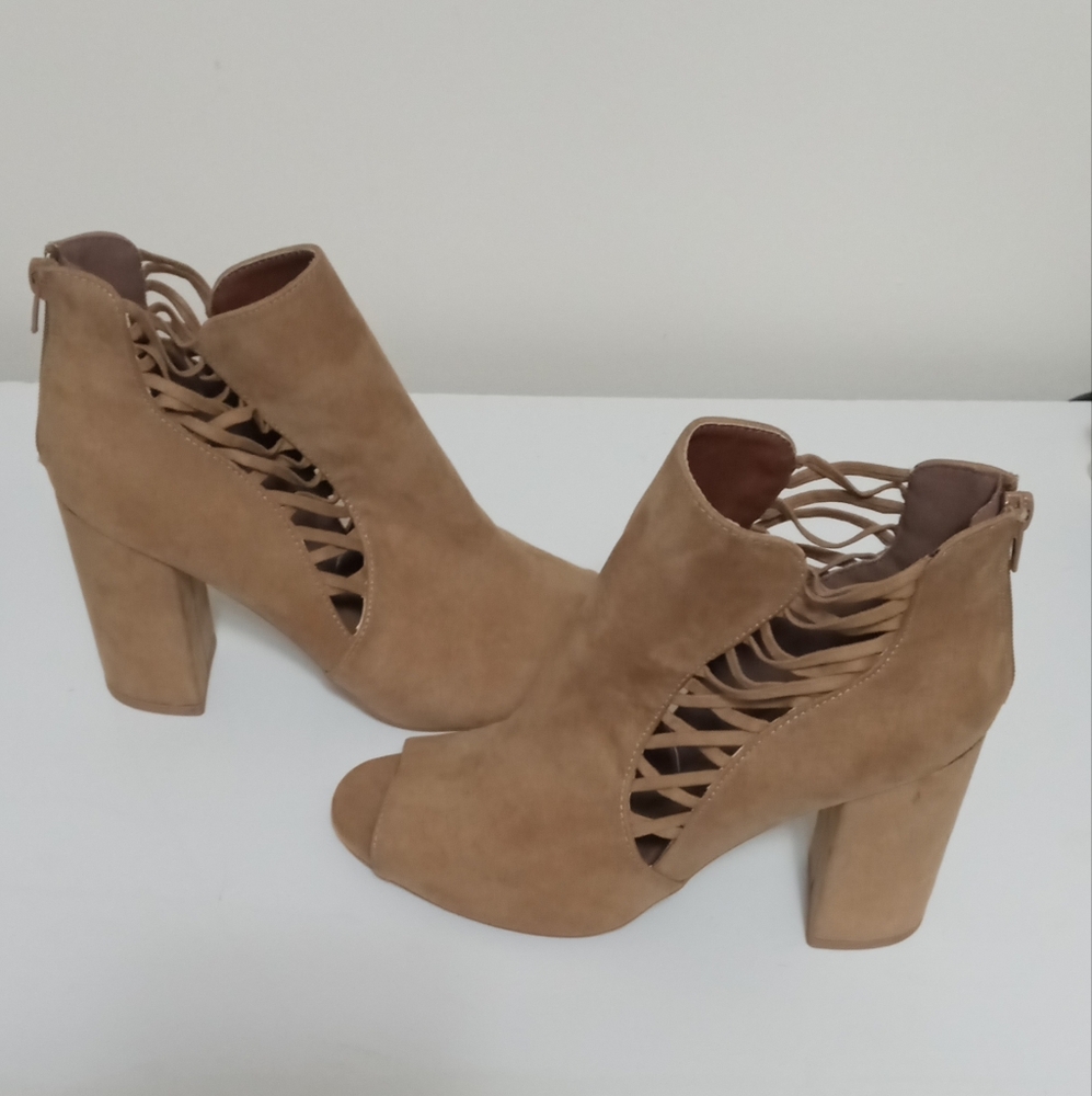 Qupid platform open toe heels size 9 brown 4" heel